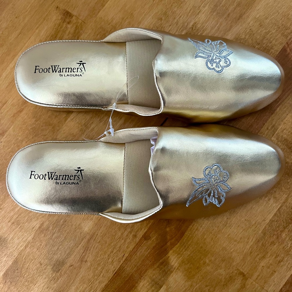 Gold, Vintage slippers. Size 7-8. Old school, mom glamour. ☺️